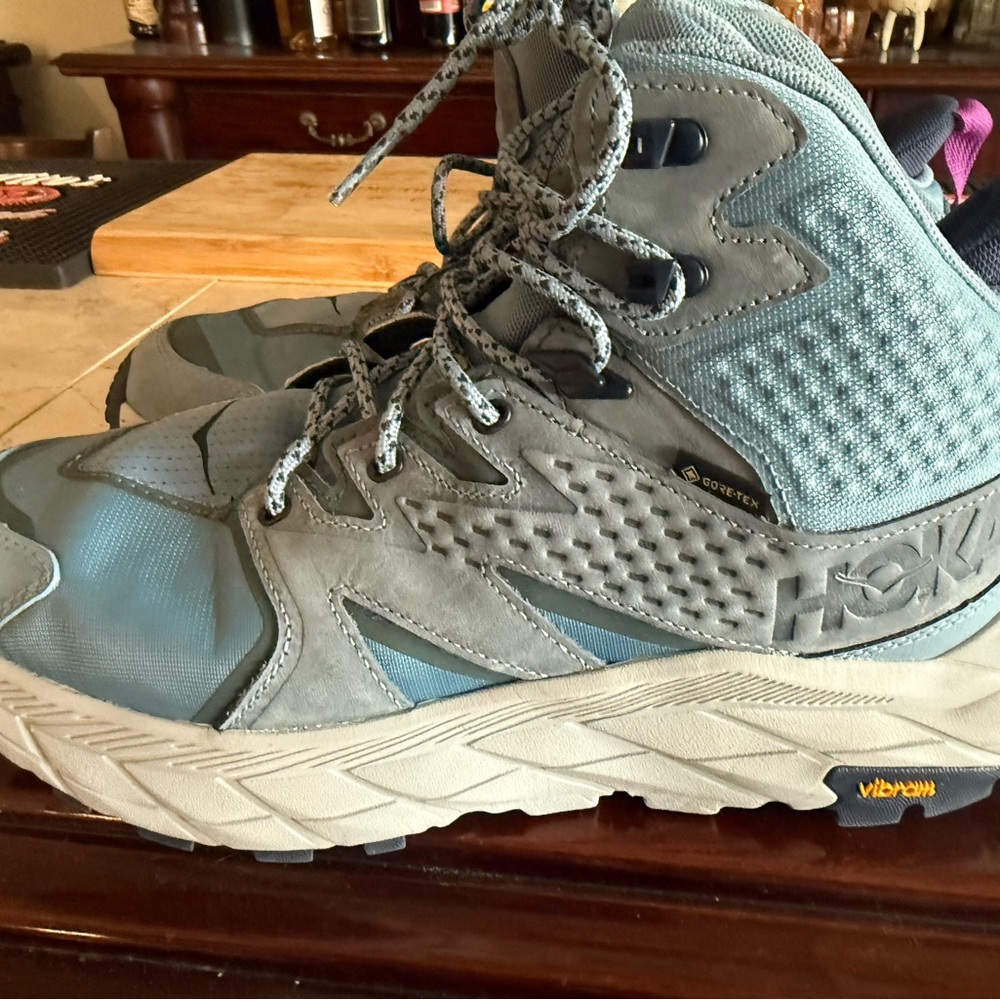 Hoka  NEW NEVER WORN The Anacapa Mid GTX